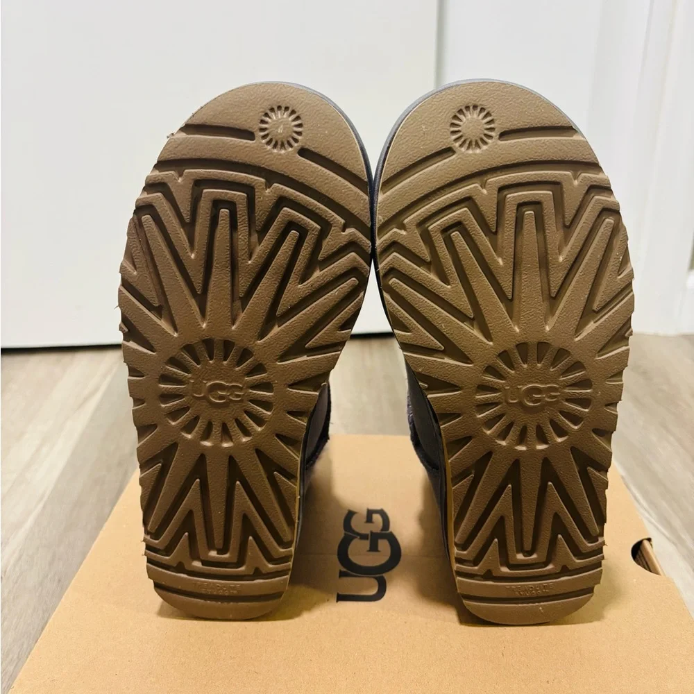 Grey Ugg boots - Picture 5 of 5